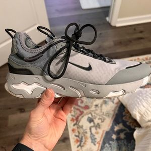 Men’s Nike 354 size 7